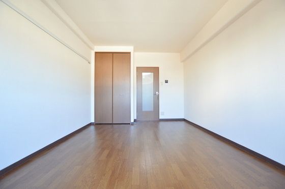 �y�����E���r���O�z�@