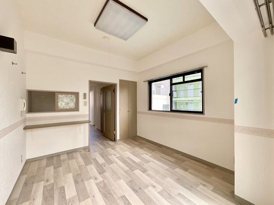 �y�����E���r���O�z�@