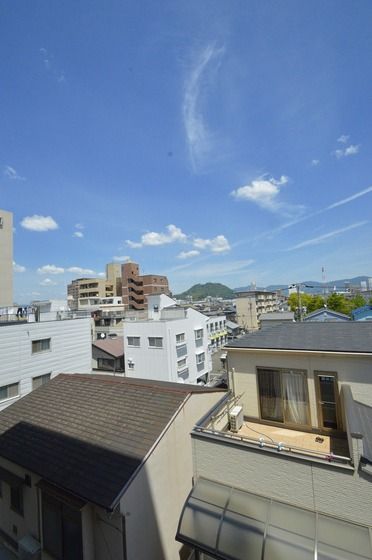 �y���]�z�@