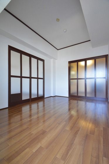 �y�����E���r���O�z�@