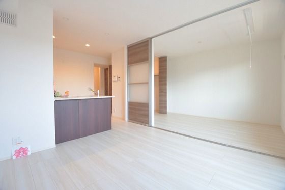 �y�����E���r���O�z�@