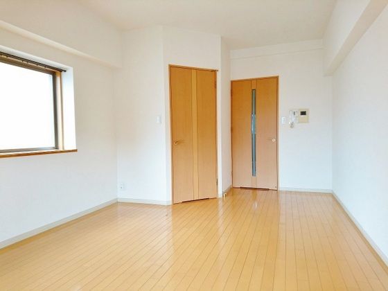 �y�����E���r���O�z�@