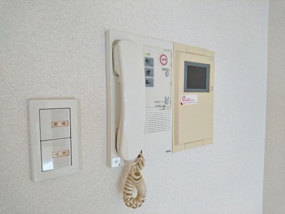 �y�Z�L�����e�B�z�@