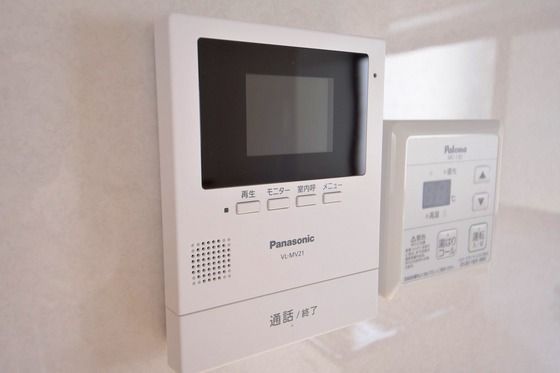 �y�Z�L�����e�B�z�@