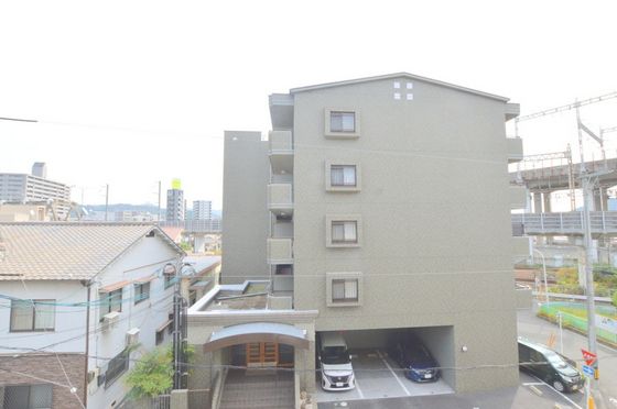 �y���]�z�@