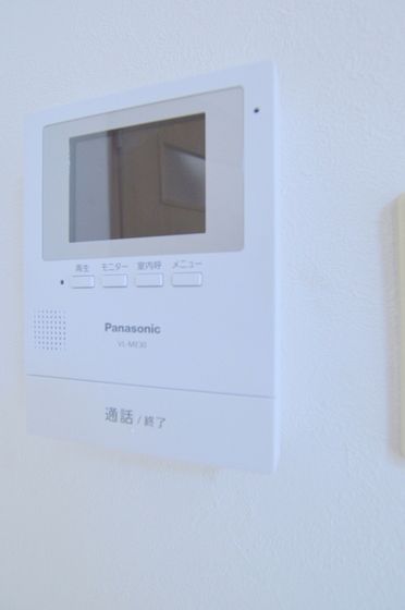 �y�Z�L�����e�B�z�@