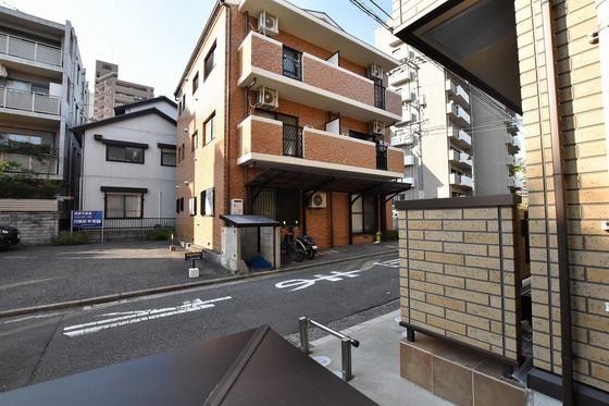 �y���]�z�@