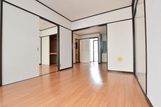 �y�����E���r���O�z�@