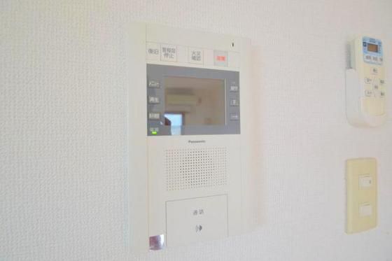 �y�Z�L�����e�B�z�@