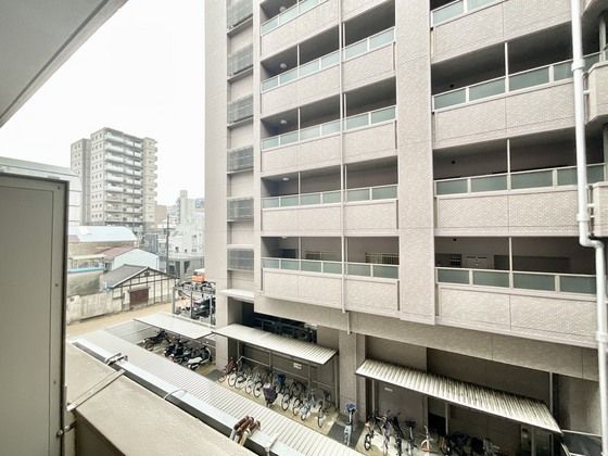 �y���]�z�@