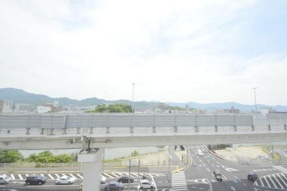 �y���]�z�@