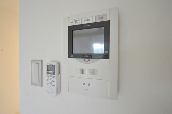 �y�Z�L�����e�B�z�@