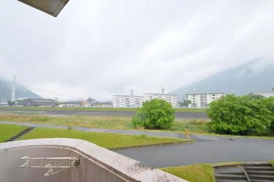 �y���]�z�@