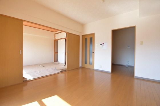 �y�����E���r���O�z�@