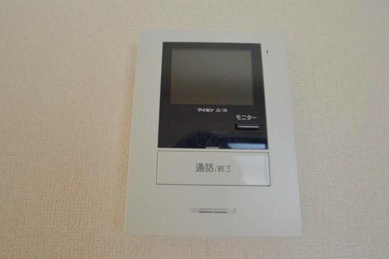 �y�Z�L�����e�B�z�@