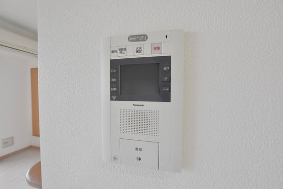 �y�Z�L�����e�B�z�@