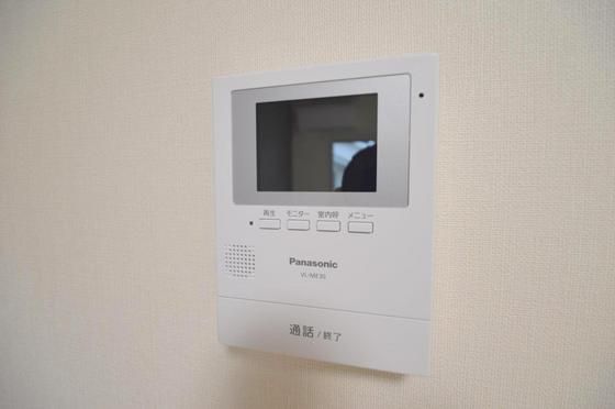 �y�Z�L�����e�B�z�@