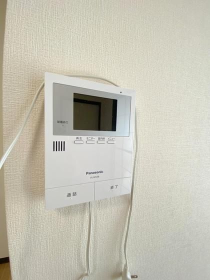 �y�Z�L�����e�B�z�@