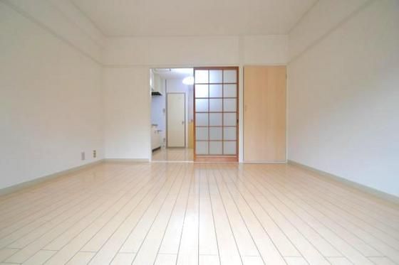 �y�����E���r���O�z�@