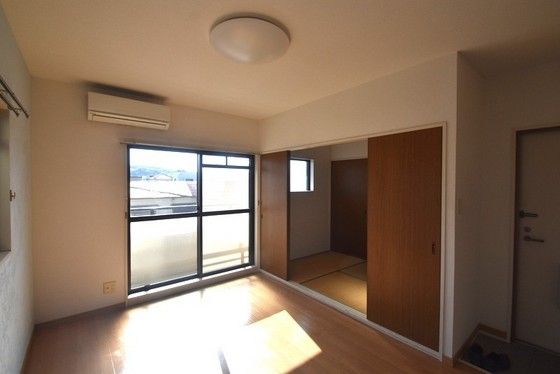 �y�����E���r���O�z�@