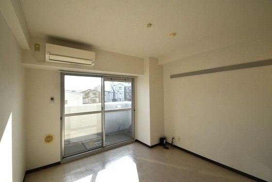 �y�����E���r���O�z�@