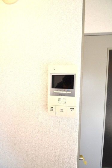 �y�Z�L�����e�B�z�@