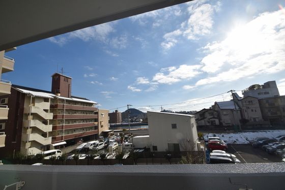 �y���]�z�@