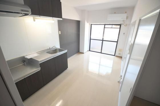 �y�����E���r���O�z�@