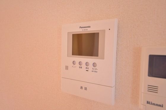 �y�Z�L�����e�B�z�@