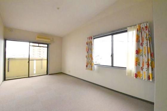 �y�����E���r���O�z�@