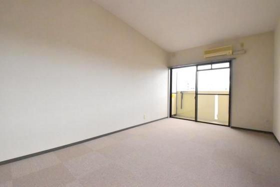 �y�����E���r���O�z�@