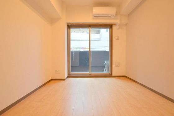 �y�����E���r���O�z�@