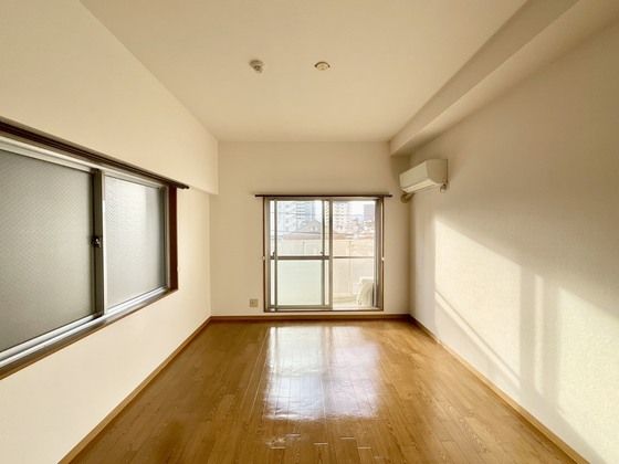 �y�����E���r���O�z�@