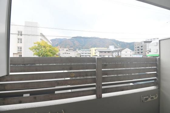 �y���]�z�@