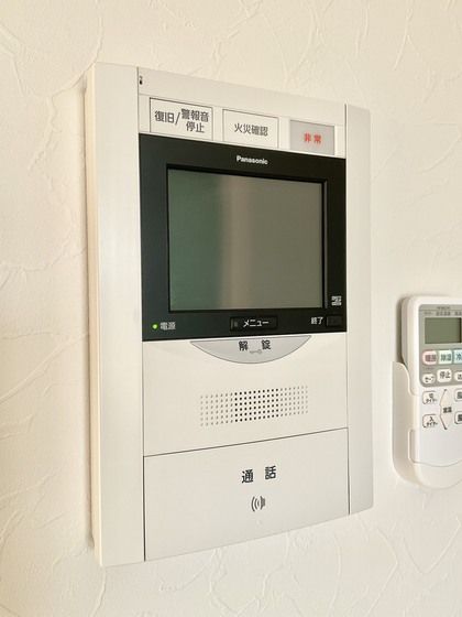 �y�Z�L�����e�B�z�@