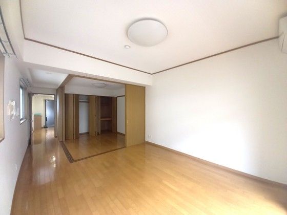 �y�����E���r���O�z�@