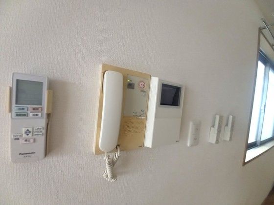 �y�Z�L�����e�B�z�@