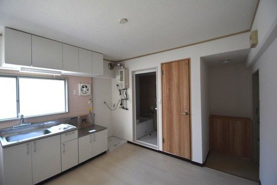 �y�����E���r���O�z�@