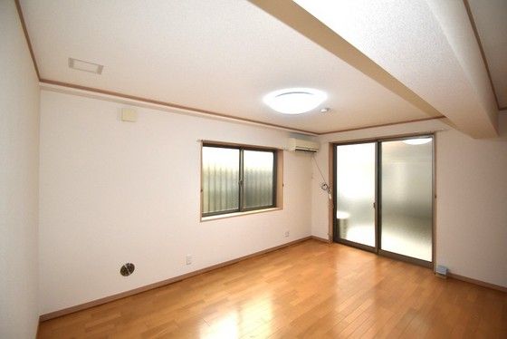 �y�����E���r���O�z�@