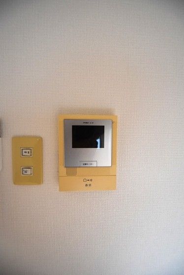 �y�Z�L�����e�B�z�@