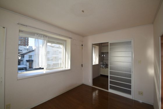 �y�����E���r���O�z�@