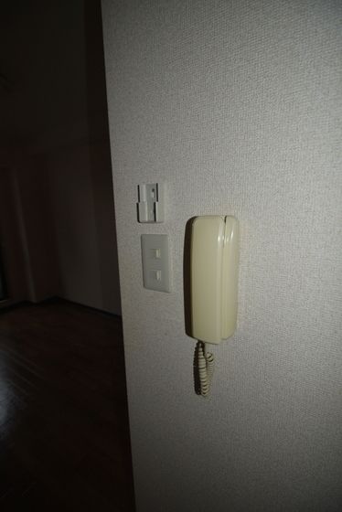 �y�Z�L�����e�B�z�@