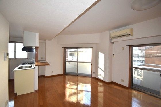 �y�����E���r���O�z�@