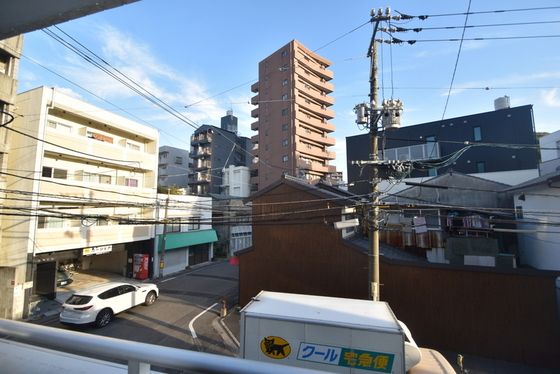 �y���]�z�@