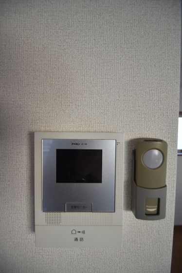 �y�Z�L�����e�B�z�@