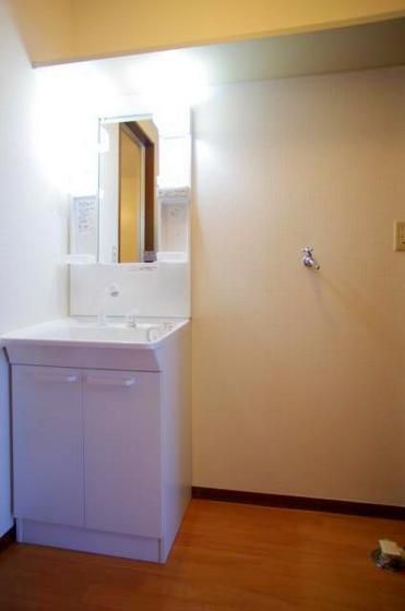 【洗面所】　※室内写真は同一物件の別部屋（102号室）を使用しています。