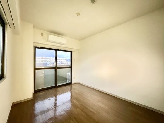 �y�����E���r���O�z�@