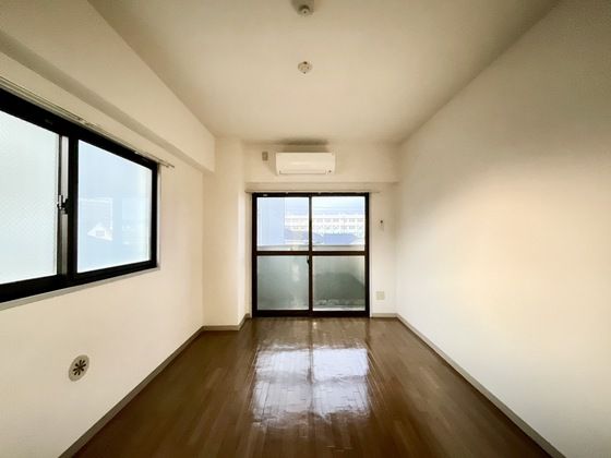 �y�����E���r���O�z�@