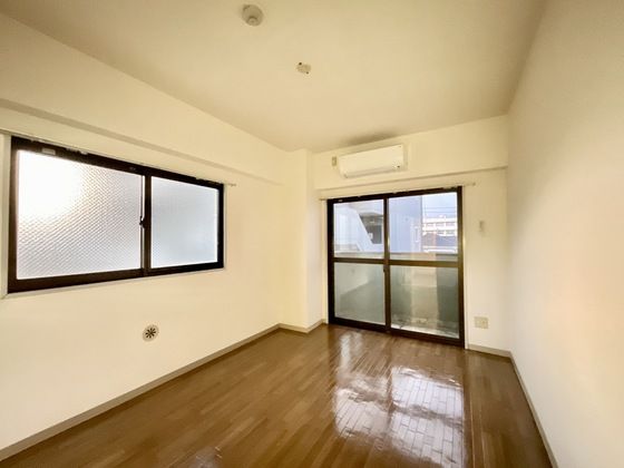 �y�����E���r���O�z�@