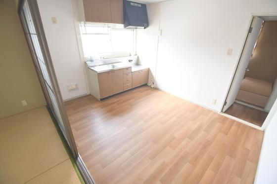 �y�����E���r���O�z�@